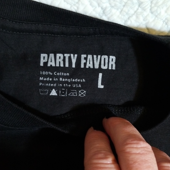 Party Favor Black Tee. Size Large - Picture 3 of 5